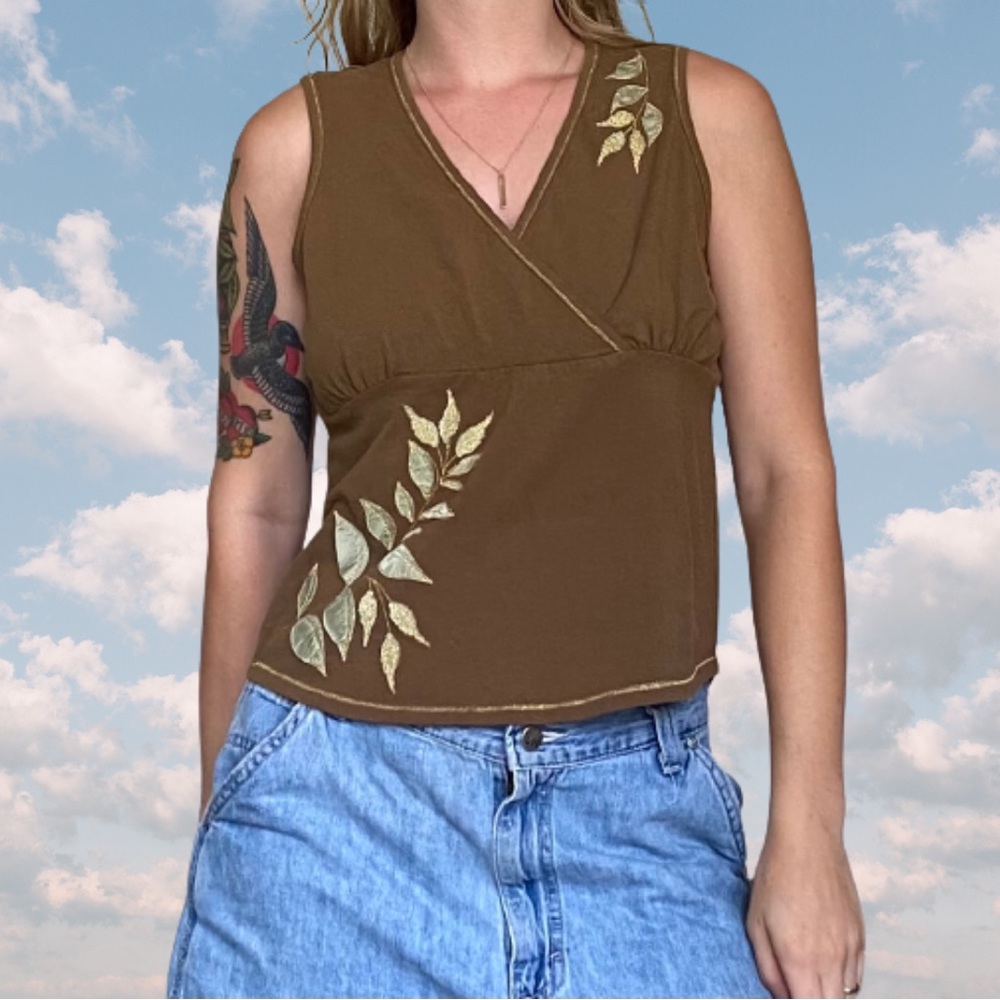 Liz Claiborne brown leaves v neck tank